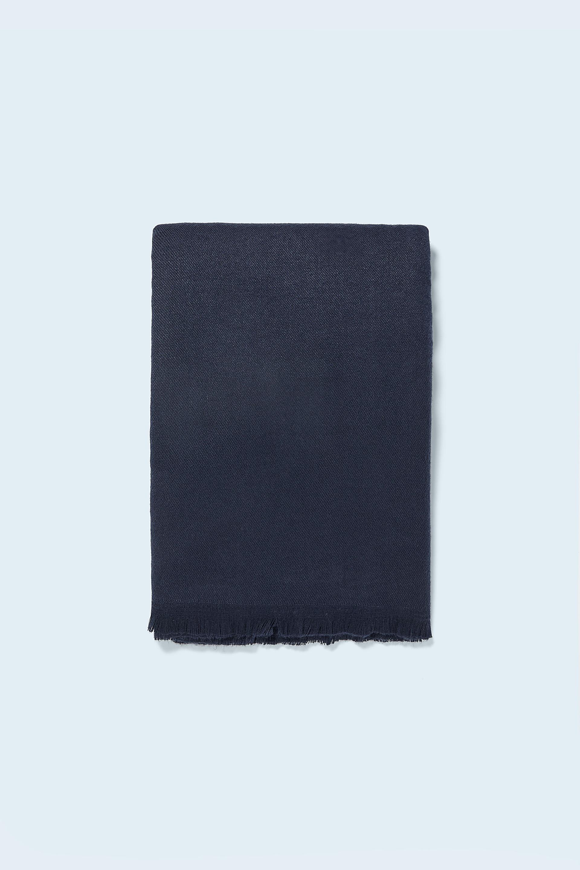 МОРСКОЙ СИНИЙ базовый шарф из струящейся ткани Zara