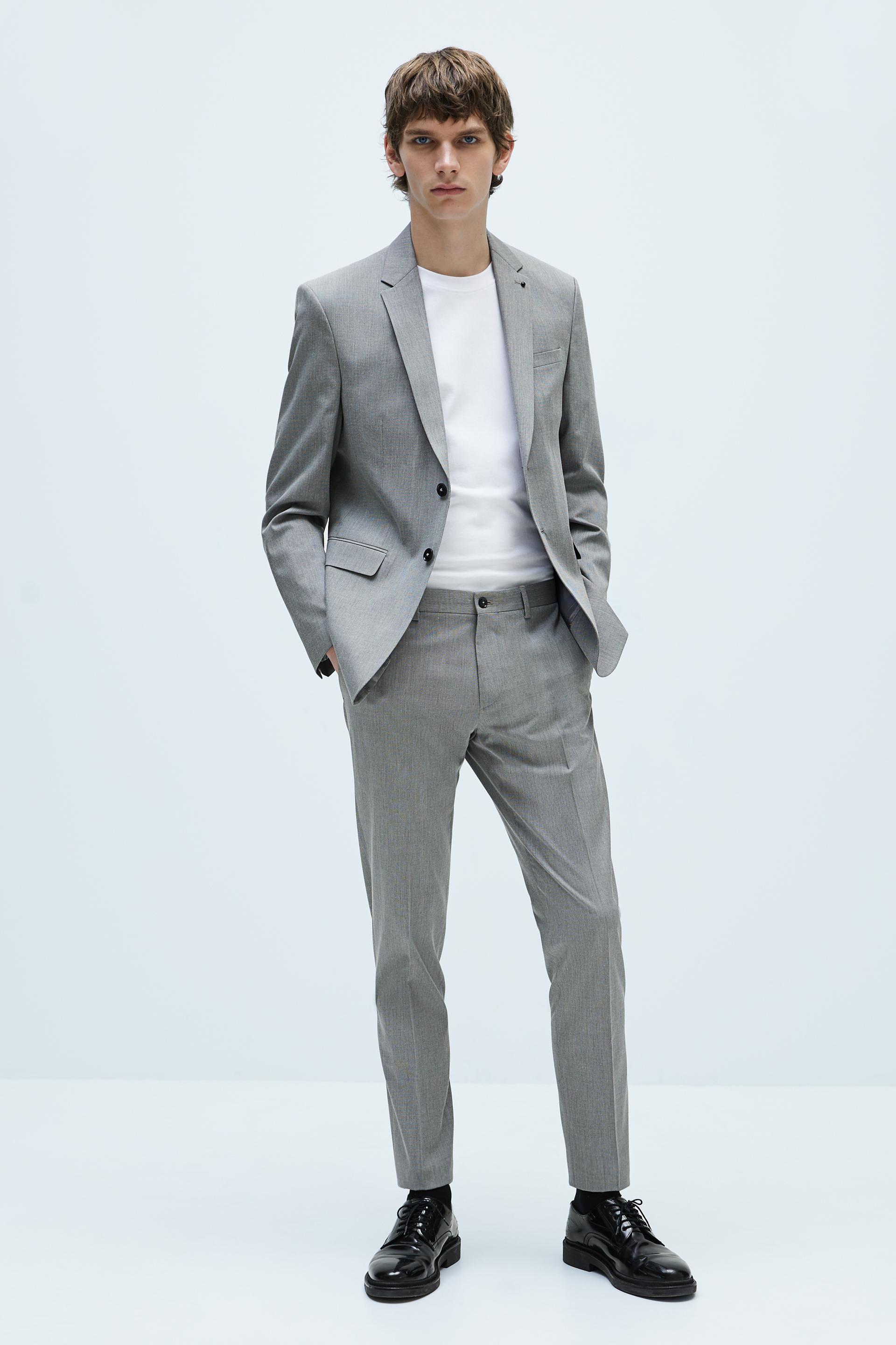 костюм комфортного приталенного кроя из ткани с матовым блеском 802 Zara