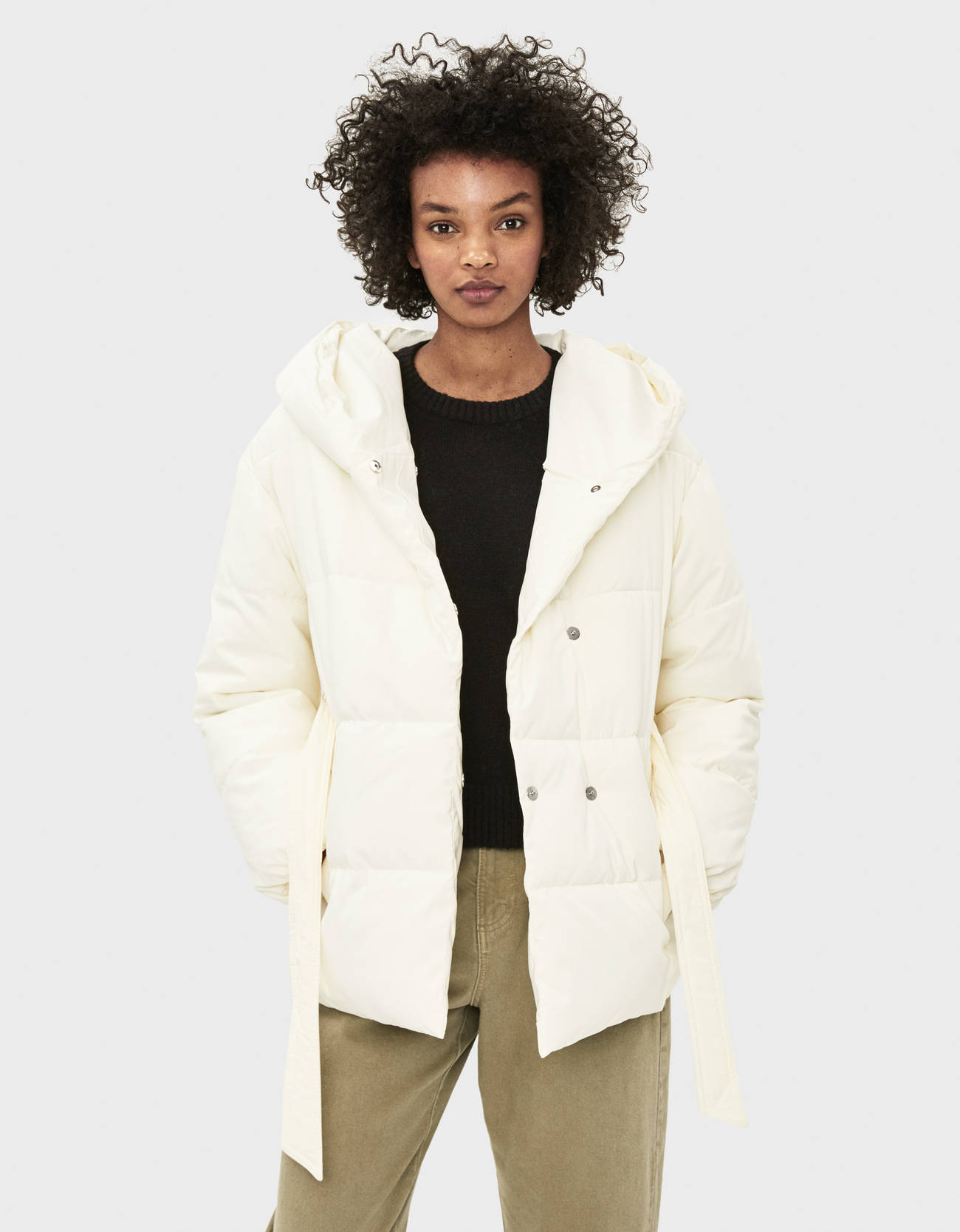 Белый Стеганое пальто с поясом Bershka