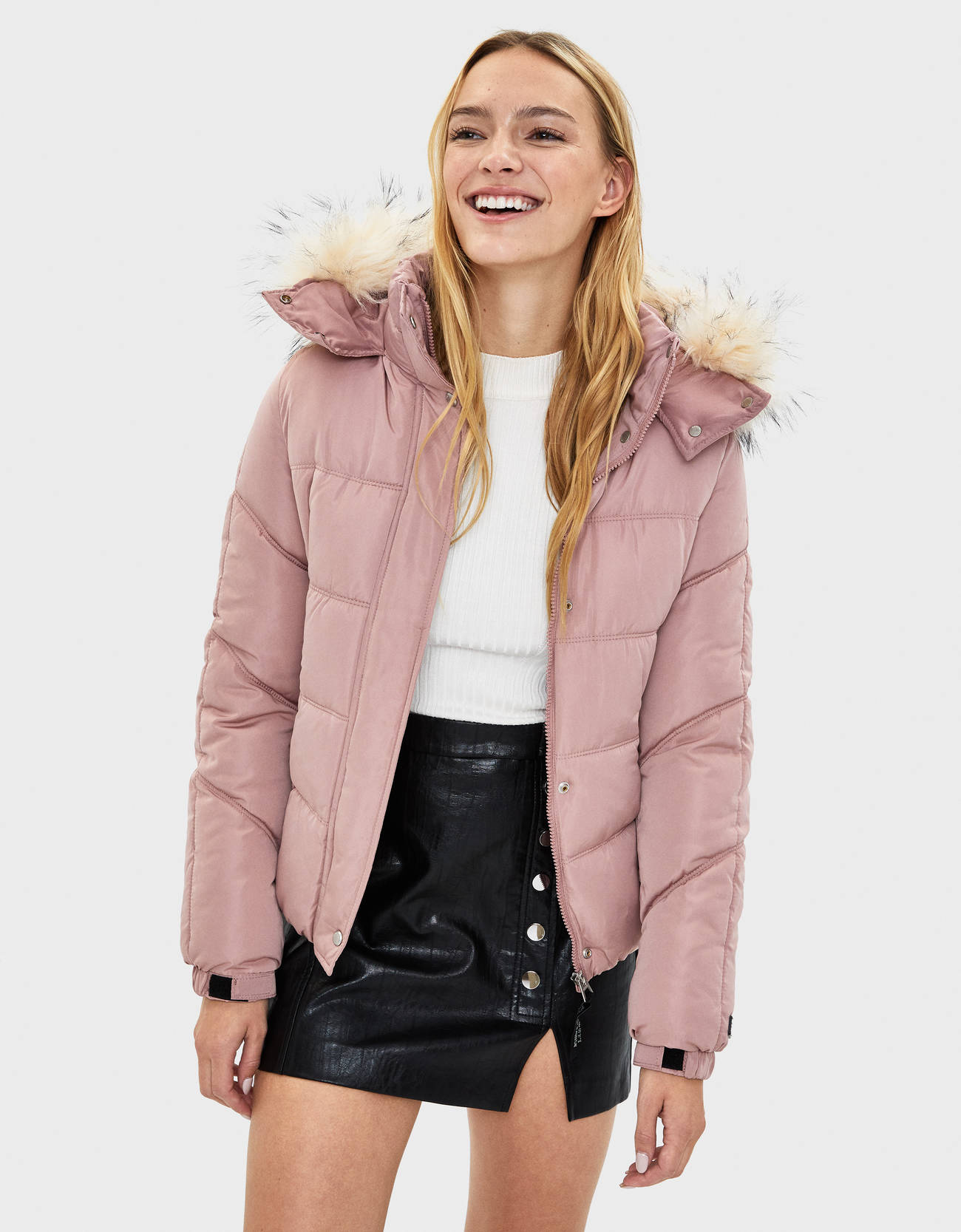 Розовый Дутая куртка с капюшоном Bershka