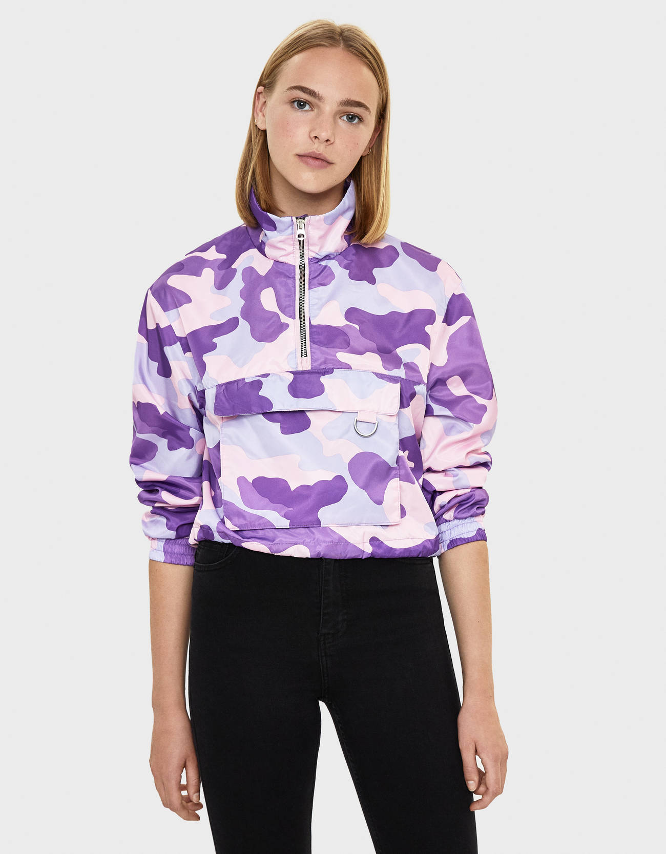Фиолетовый Куртка с камуфляжным принтом и карманом в стиле худи Bershka