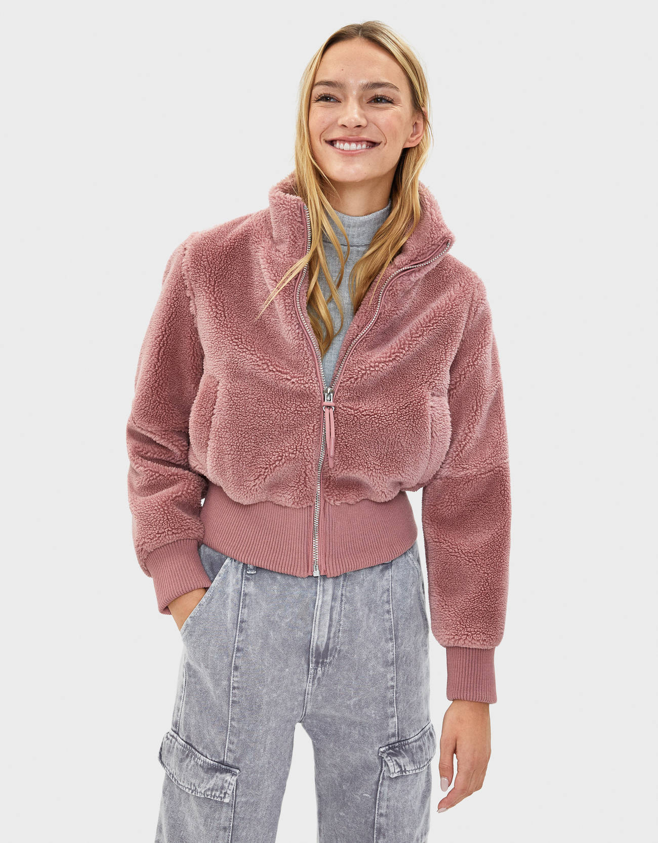 Розовый Куртка из искусственной овчины Bershka