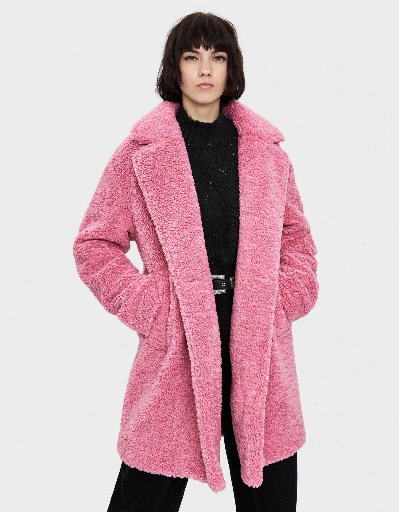 Розовый Пальто из меха под овчину Bershka