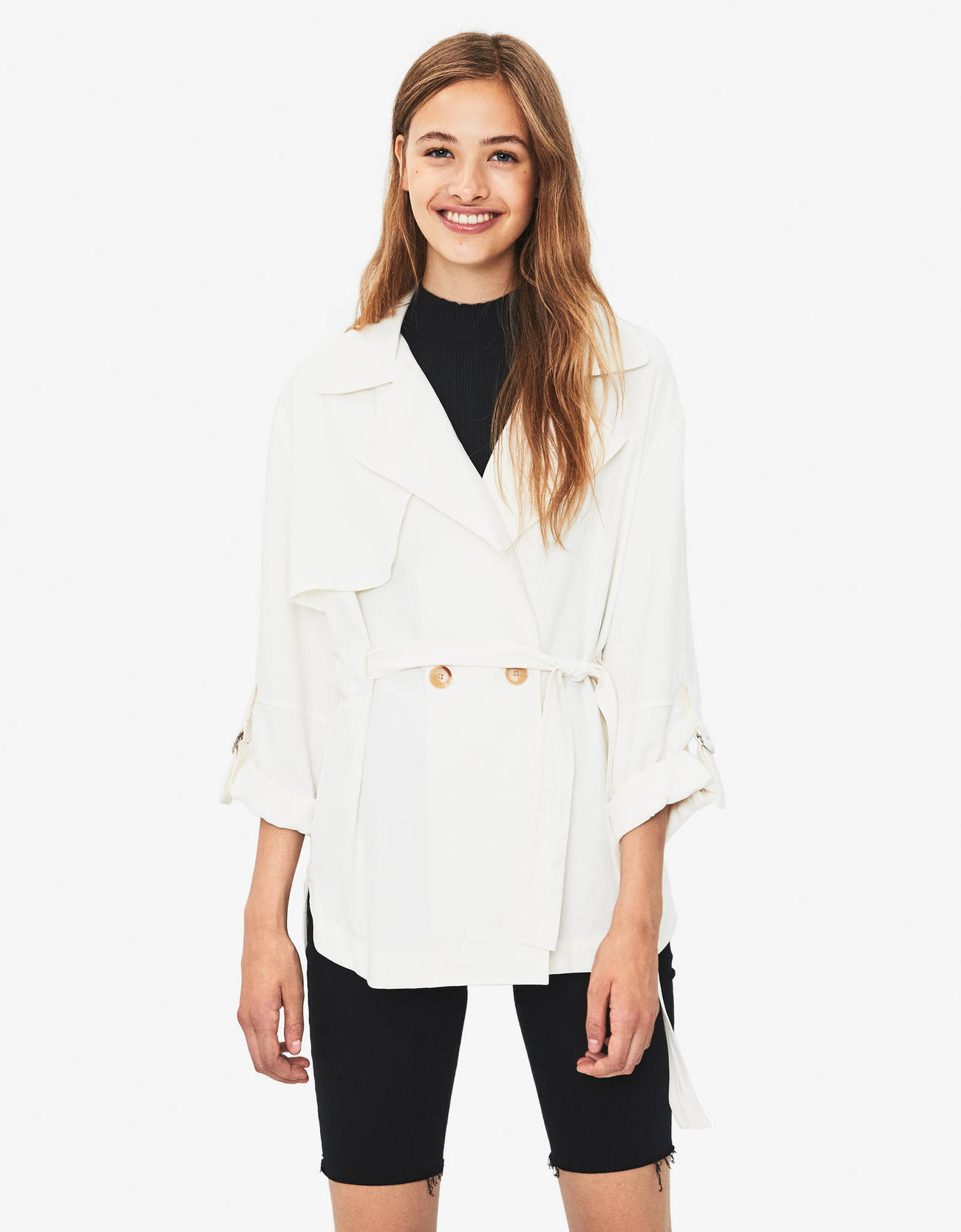Белый Куртка рубашечного кроя из ткани TENCEL® с поясом Bershka