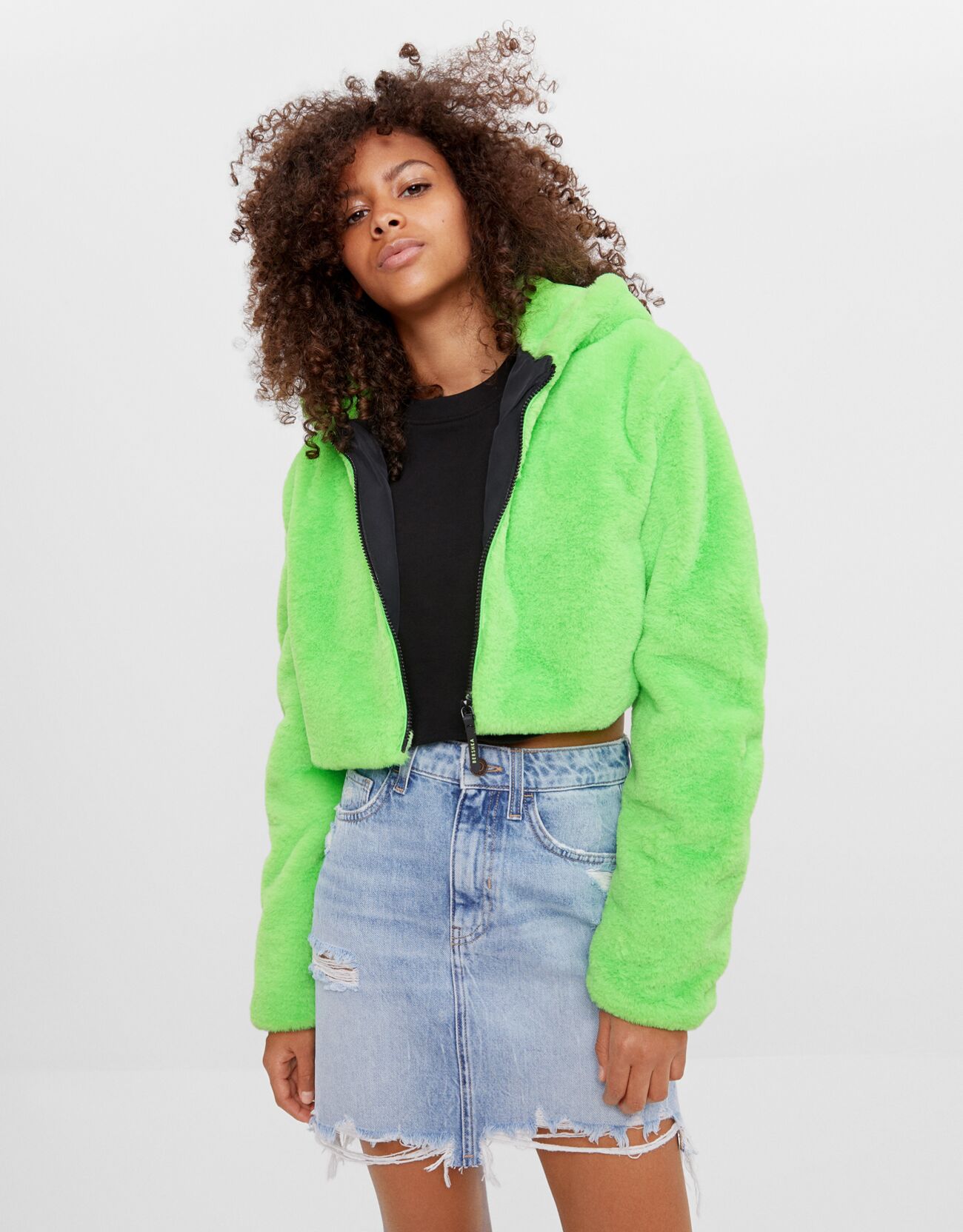 Укороченная плюшевая куртка Зеленый Bershka