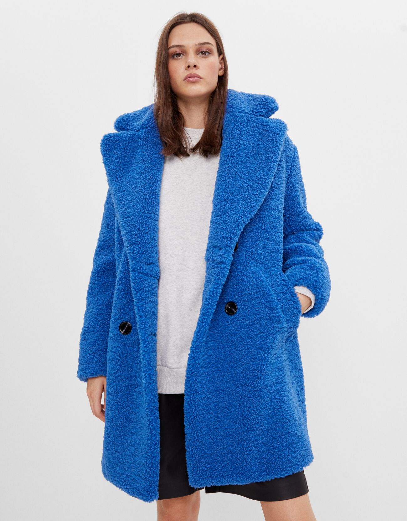 Синий Пальто на запахе из искусственной овчины Bershka