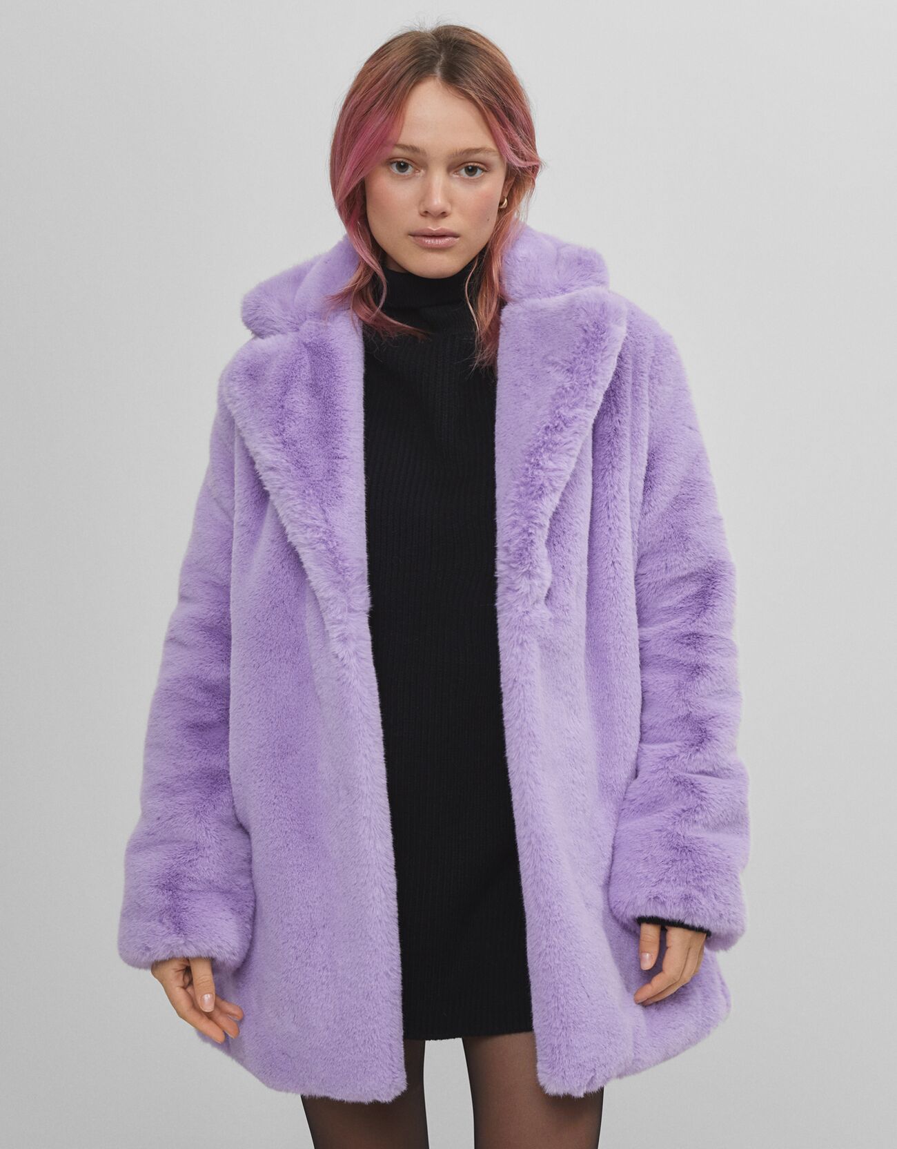Пальто из меха Фиолетовый Bershka