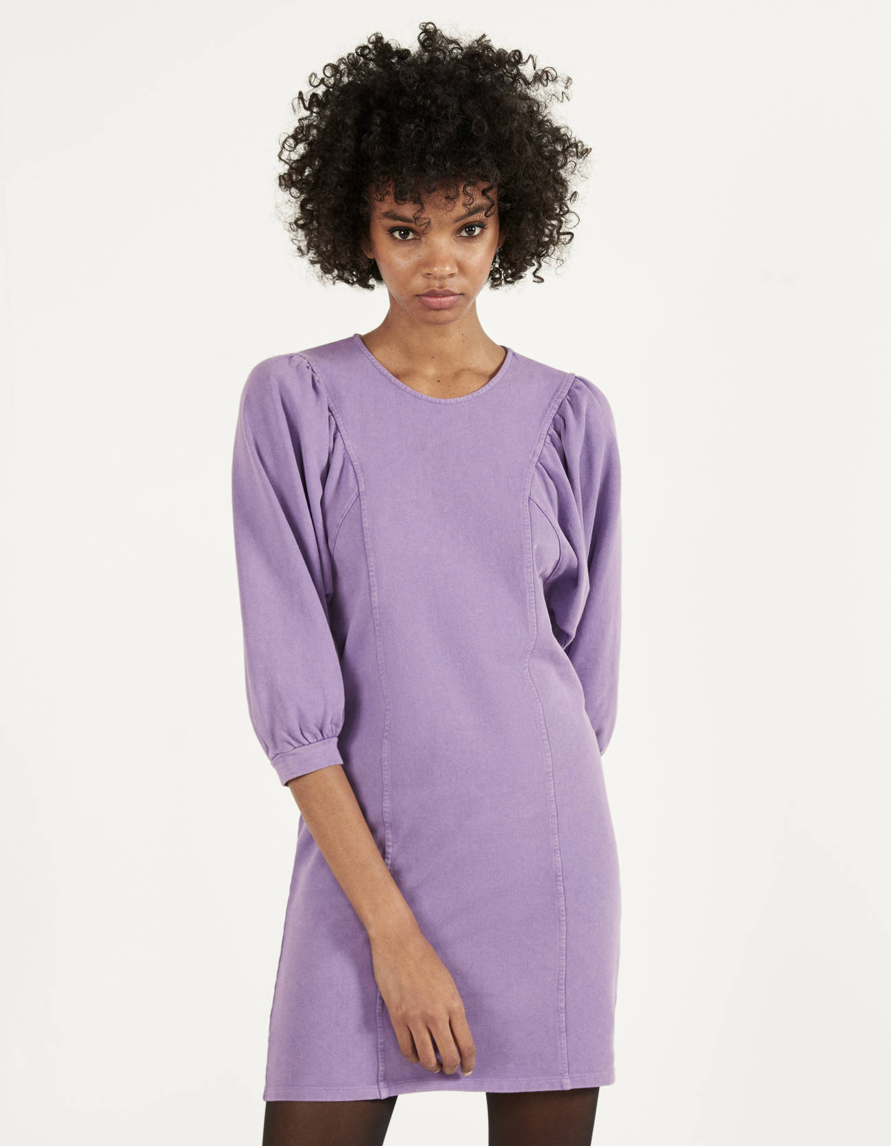 Платье из мягкой ткани с объемными рукавами Фиолетовый Bershka