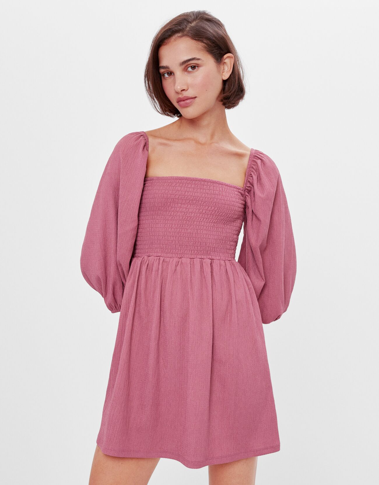 Платье в стиле бэби-долл с цветочным принтом Розовый Bershka