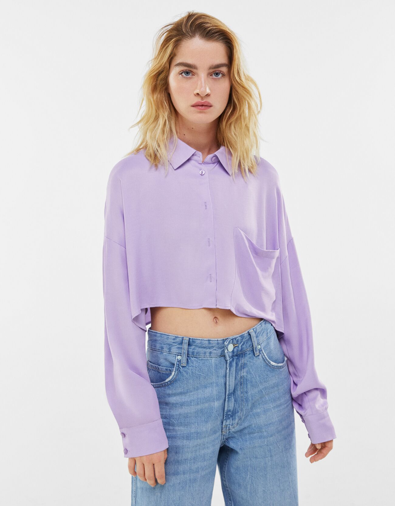 Укороченная рубашка из сатина с карманами Фиолетовый Bershka
