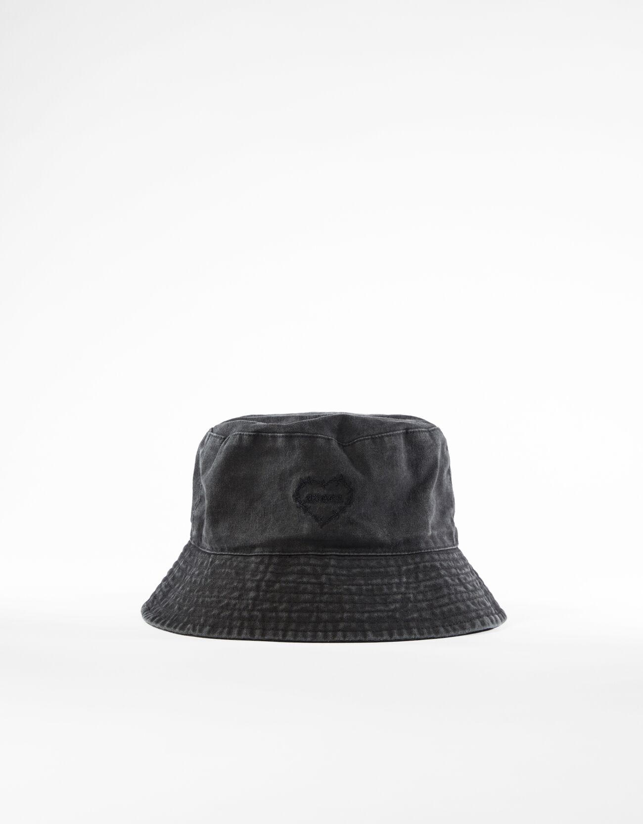 Шляпа с вышивкой «Сердечко» Черный Bershka