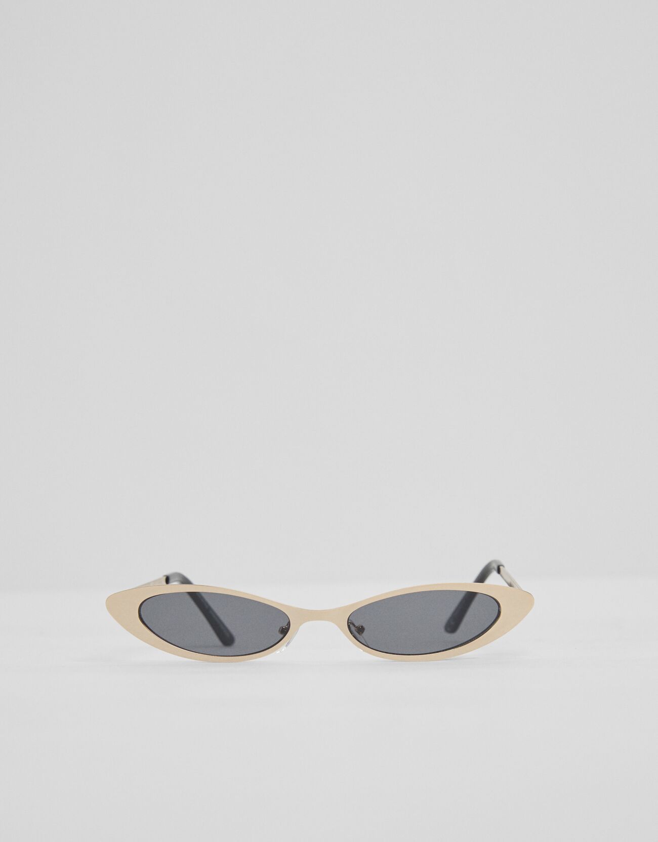 Солнцезащитные очки в металлической оправе Золотой Bershka