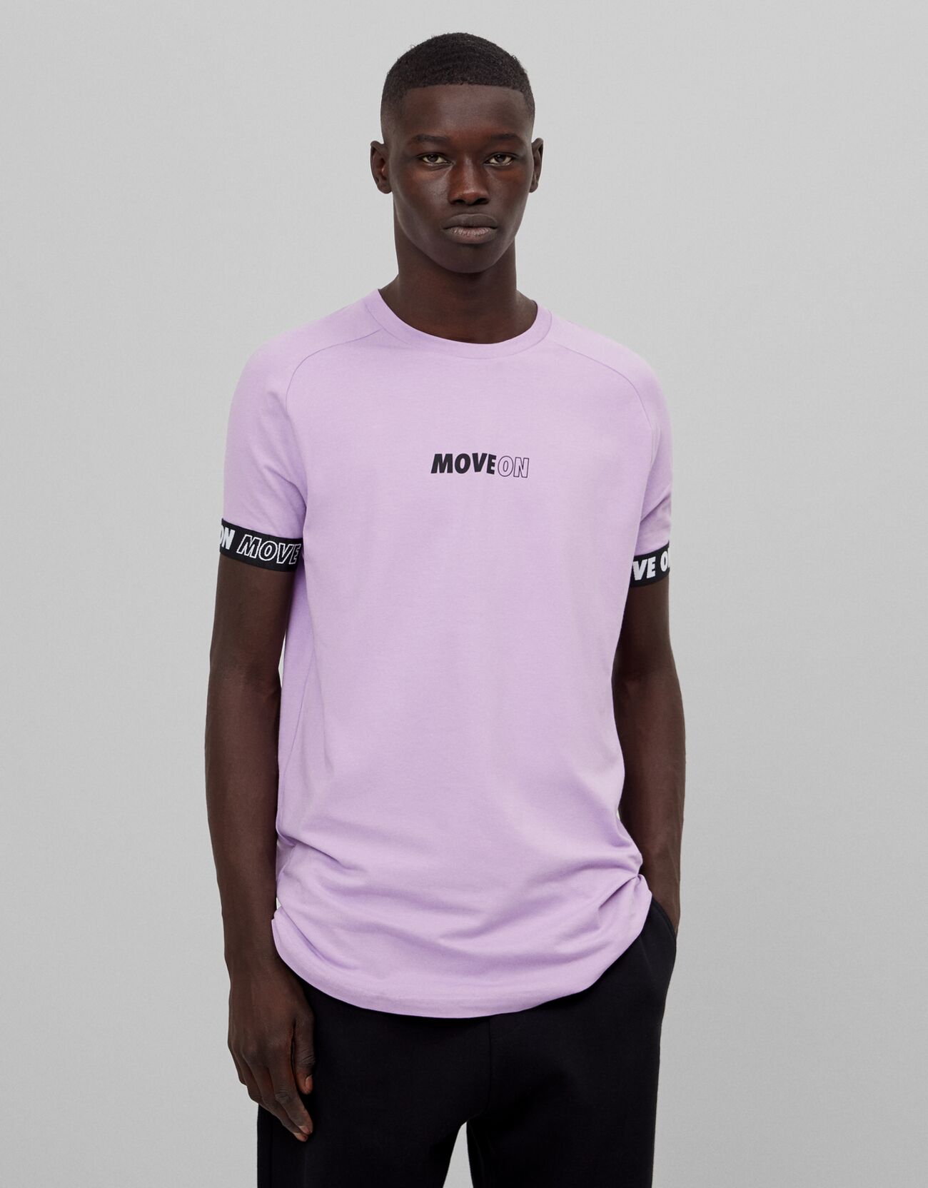 Эластичная футболка Muscle Fit Фиолетовый Bershka