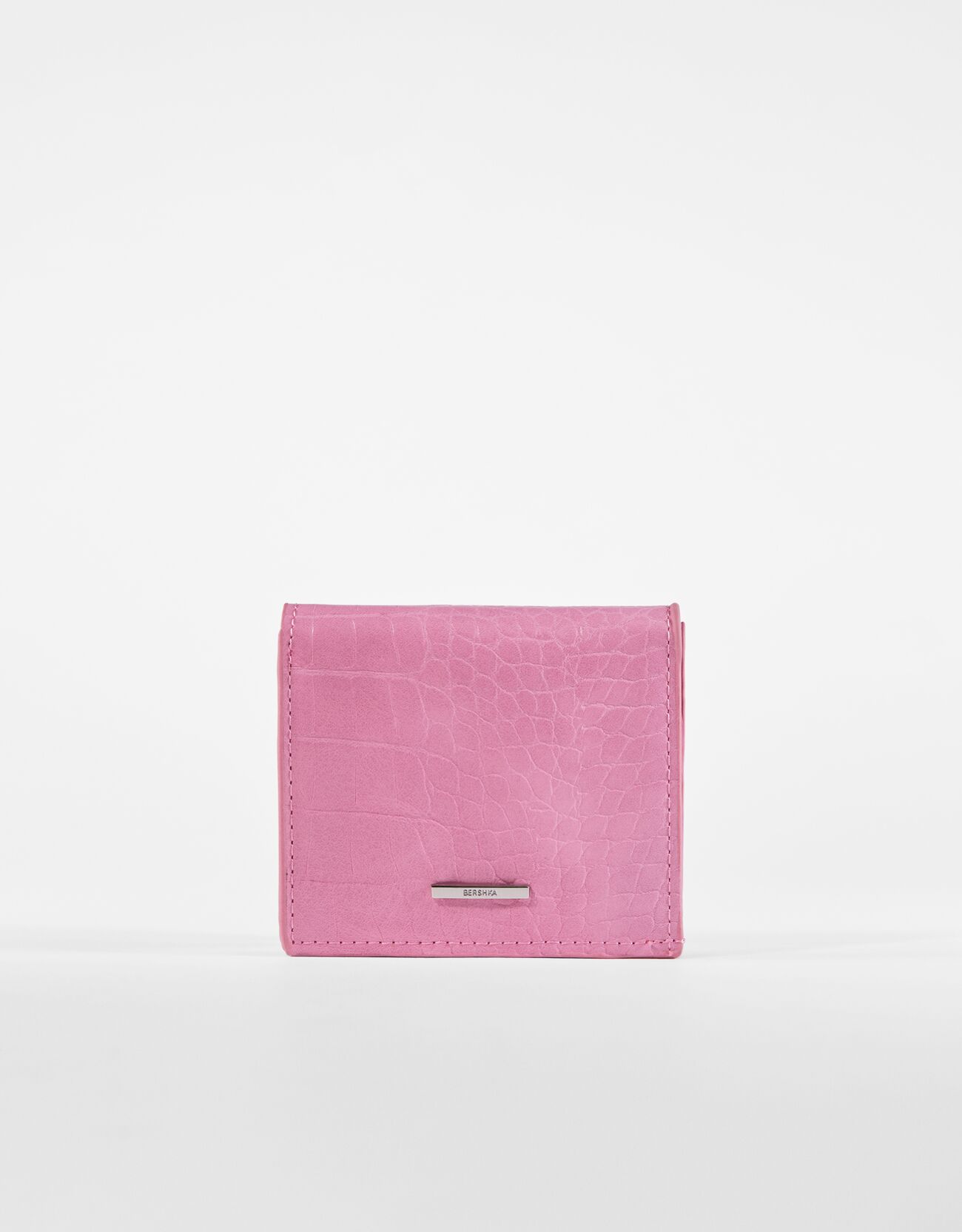 Мини-сумка с рельефным узором Розовый Bershka