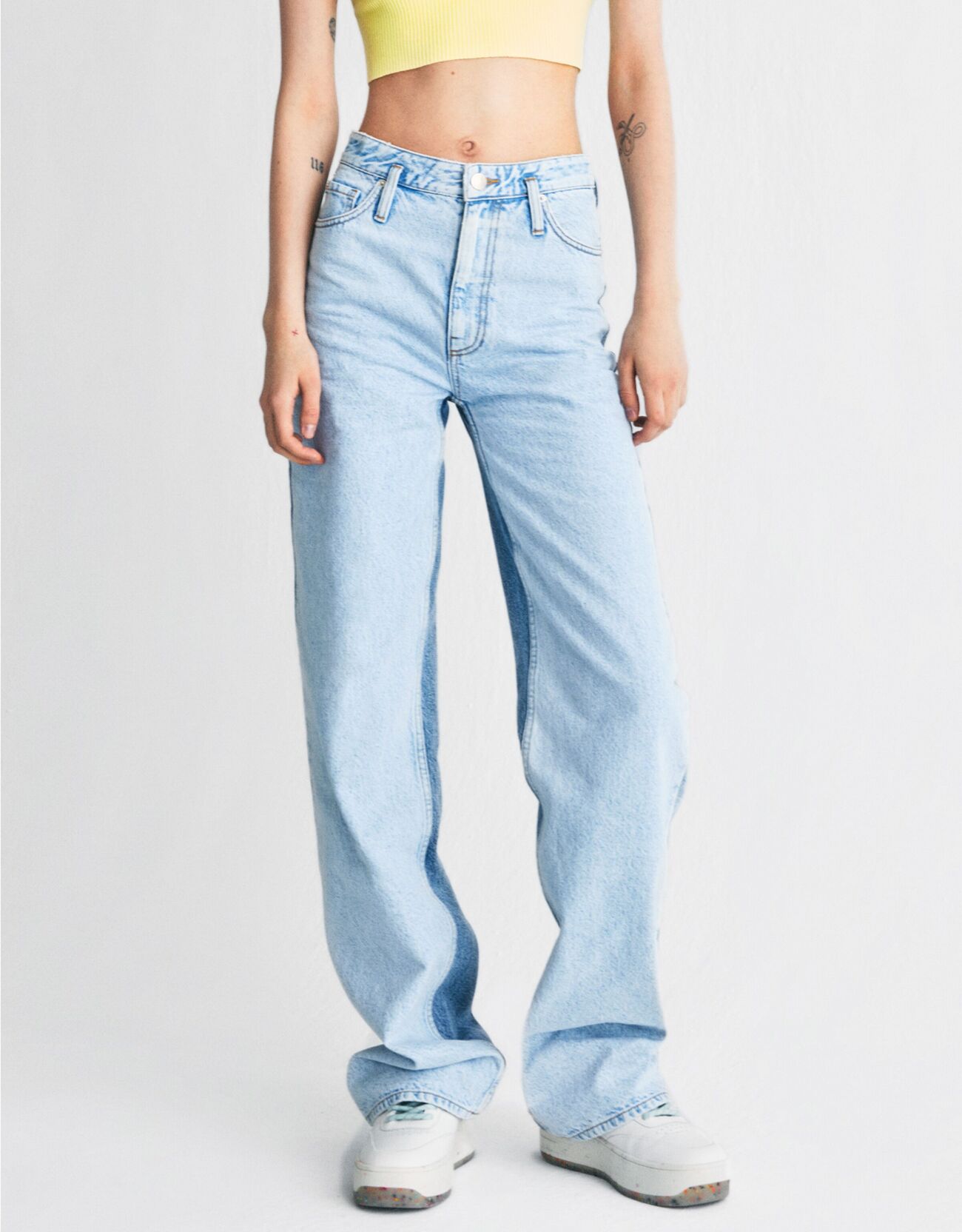Двухцветные джинсы с вырезами в стиле 90-х Голубой Bershka