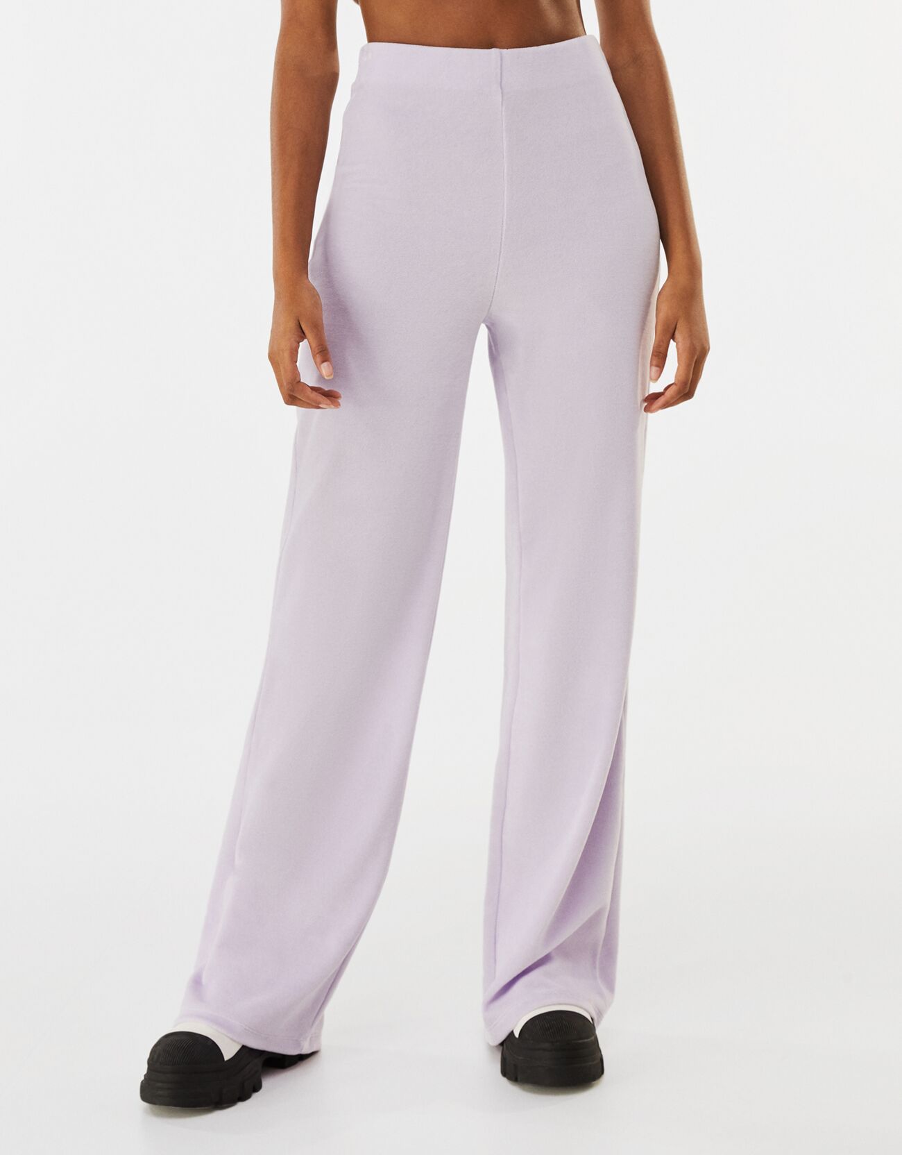 Расклешенные брюки из бархата Фиолетовый Bershka
