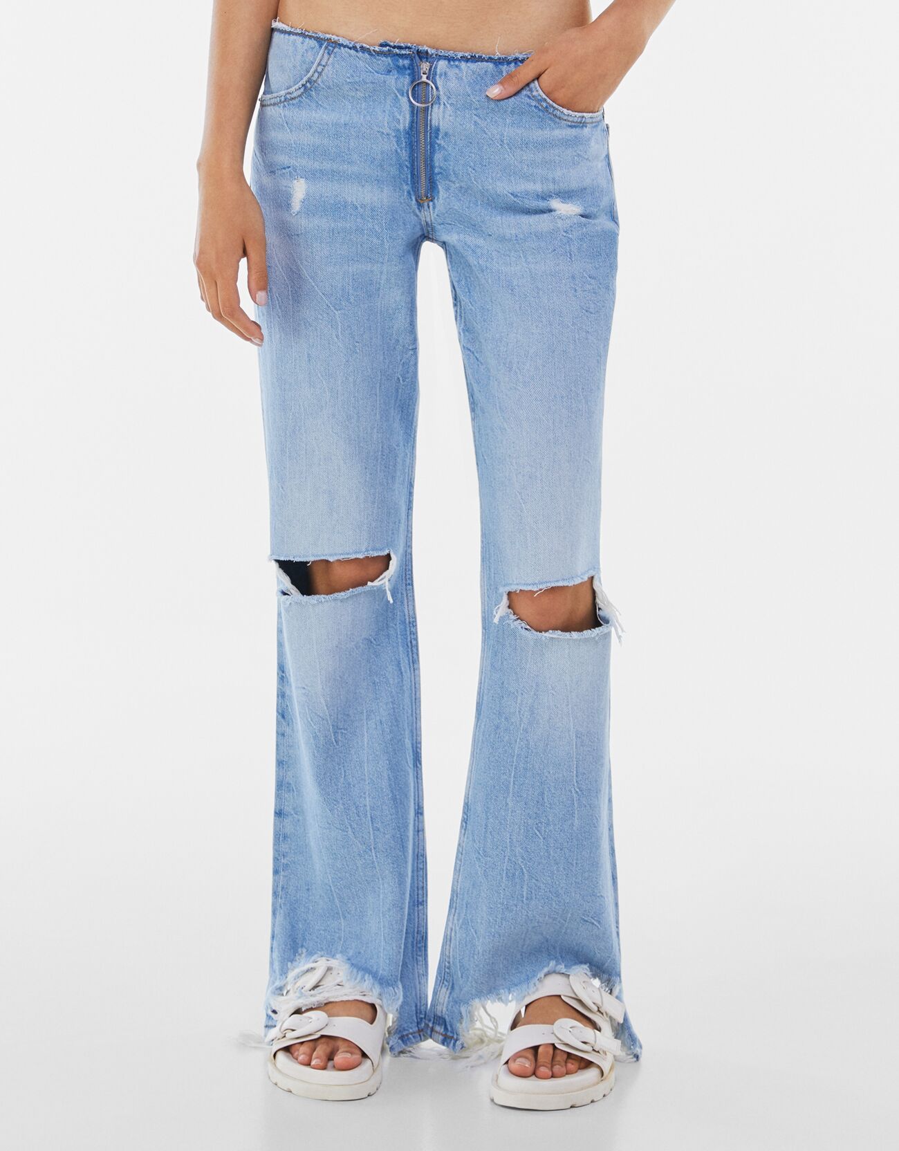 Расклешенные джинсы с низкой посадкой Синий застиранный Bershka