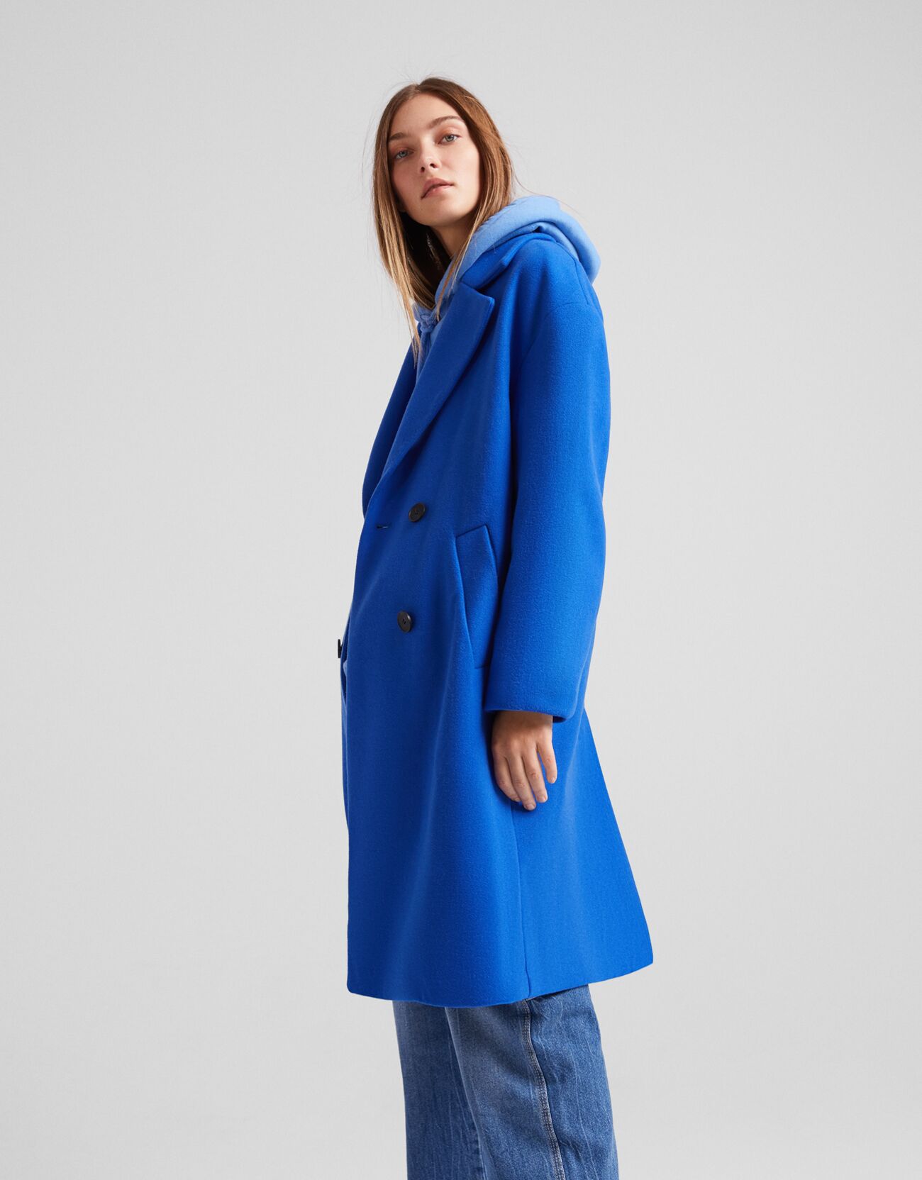 Контрастное пальто Синий Bershka