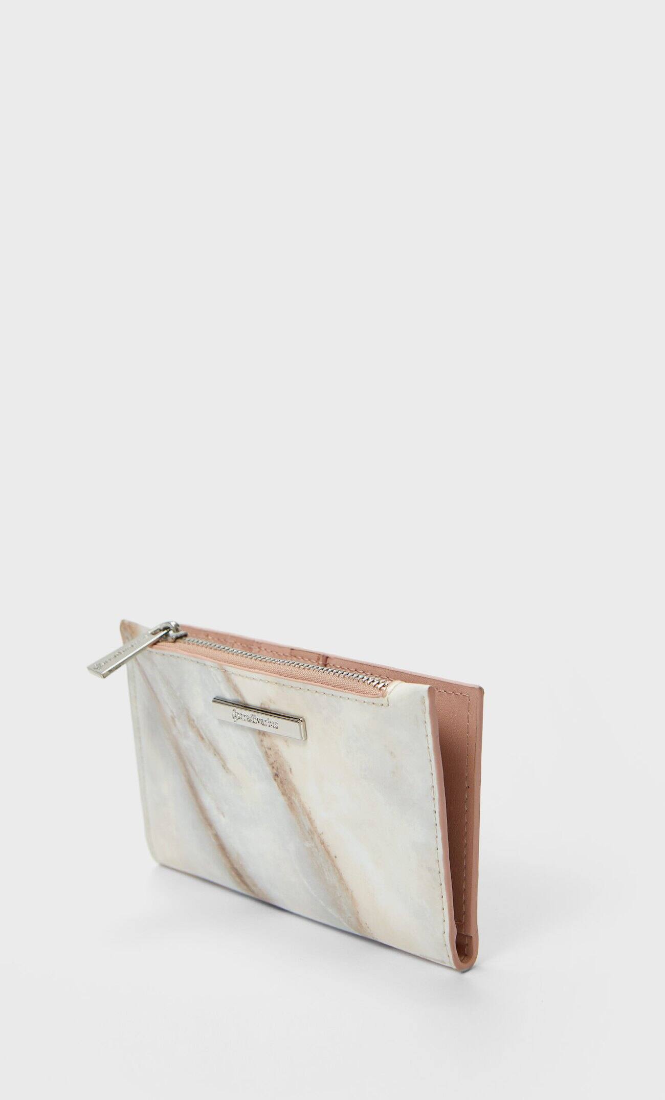 Базовый кошелек с принтом под мрамор Цвет розового макияжа Stradivarius