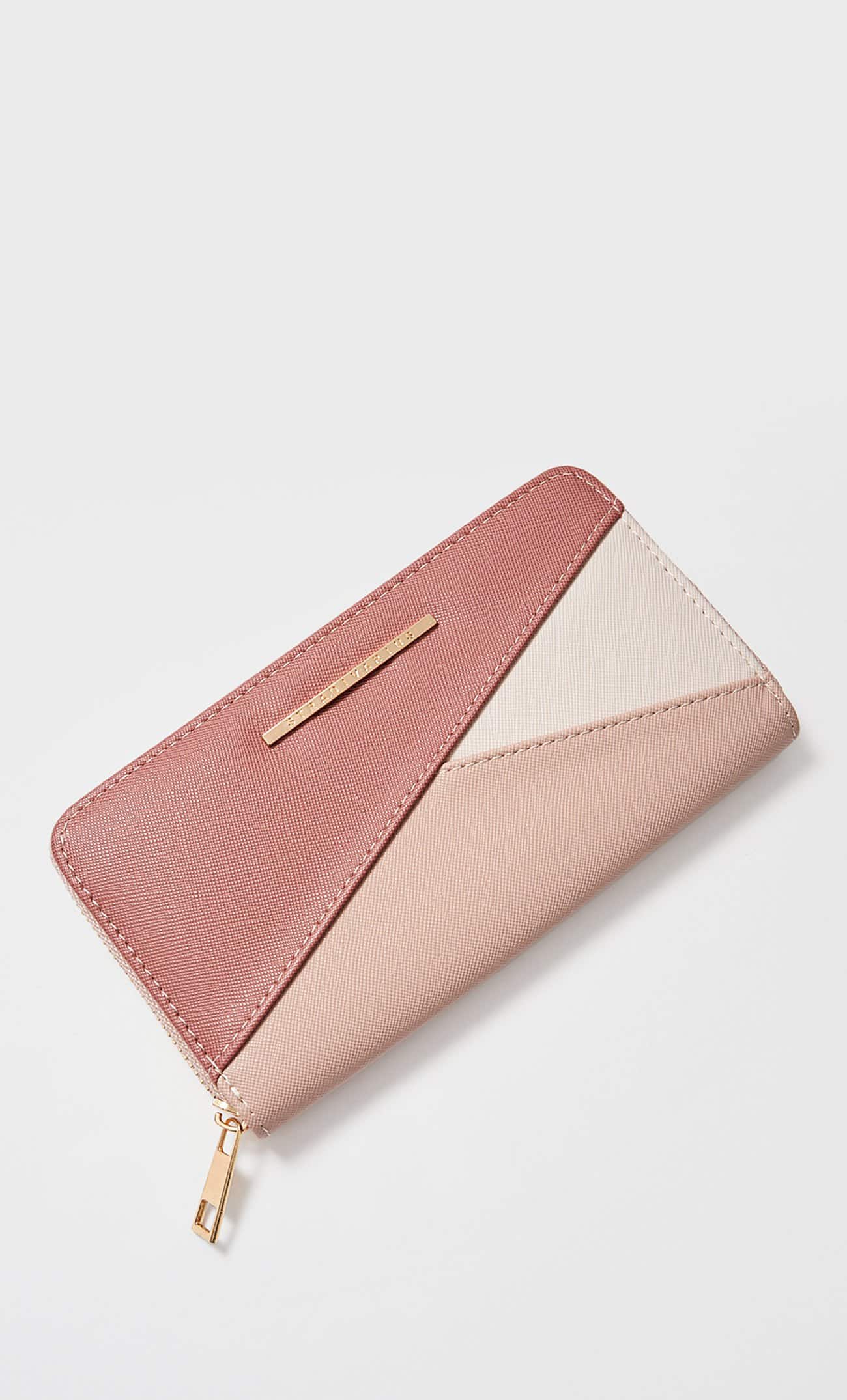 Бумажник с гравировкой в стиле пэтчворк Цвет розового макияжа Stradivarius