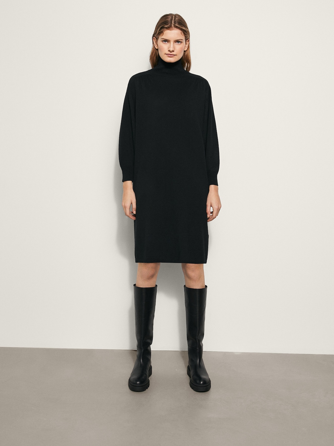 Черное платье с высоким воротником ЧЕРНЫЙ Massimo Dutti